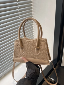 Sac À Main Femme En Peluche Et Cuir PU Forme Trapèze Sac À Bandoulière Hiver Chaud Polyvalent Élégant Petit Sac