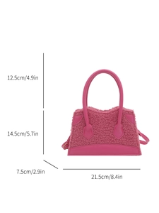 Sac à main rose en peluche de forme trapèze avec dimensions détaillées en cm et pouces