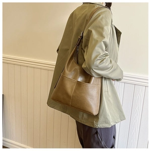 Close-up of the vintage brown leather tote bag with soft PU finish and precise stitching