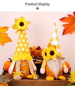 Détails des gnomes d'automne avec tournesols, feuilles d'érable et motifs à carreaux