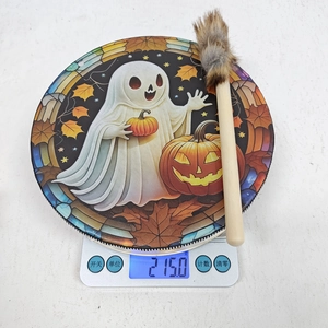Detailansicht der Halloween-Schamanentrommel mit Geist- und Kürbismotiv bei 215,0g Gewicht
