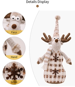 Dettagli della trama a maglia, toppa a fiocco di neve e viso della renna di peluche di Natale