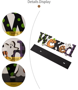 Dettaglio dell'insegna Wicked Halloween in legno che mostra materiale e stampa fronte-retro
