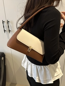 Élégant sac bandoulière femme bicolore marron et beige avec fermoir doré et bandoulière