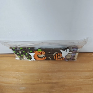 Dettaglio decorazione da tavolo in legno WICKED Halloween con zucca e fantasma imballato