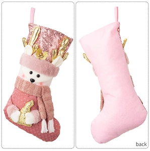 Dettaglio della calza di Natale rosa con paillettes, corna di renna e vista posteriore
