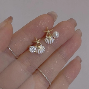 Boucles D'oreilles Puces Étoile De Mer Coquillage Asymétriques Cuivre Plaqué Or Avec Künstliche Perle Zircon Style Océan Pour Femmes