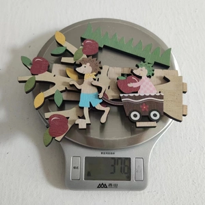 Detail view of wooden forest puzzles showing 37.6g weight on a digital scale