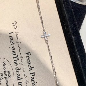 Minimalist double-layer silver cross bracelet with sparkling diamonds for women