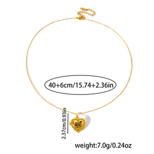 Detailed view of vintage gold oval bee necklace showing dimensions 40+6cm and 7.0g weight