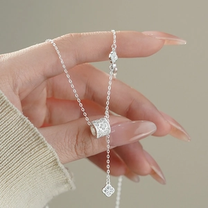 Four Leaf Clover Copper Necklace For Women Elegant Cylinder Zircon Tassel Lariat Clavicle Chain French Style Accessory