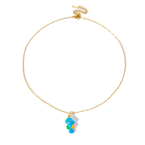 Collier hippocampe exquis en acier inoxydable doré avec pendentif en émail coloré