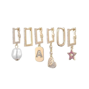 Lot de six boucles d'oreilles dorées avec perles, zircons et breloques élégantes pour femme