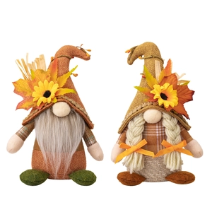 Lot de nains de Thanksgiving debout avec chapeaux de tournesol et décorations d'automne