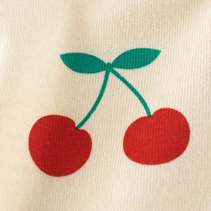 T-shirt enfant en tricot crème avec motif cerise rouge en tissage jacquard