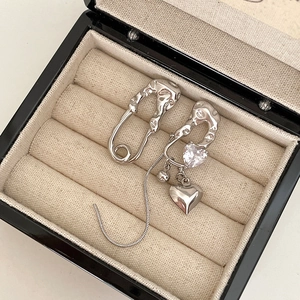 Silberne Sicherheitsnadel Ohrringe mit Zirkonia Herz und Quasten in Box