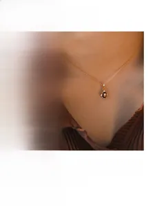 Vintage-Halskette mit ovalem Zirkon und funkelnden Diamanten an feiner Goldkette