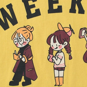 T-shirt gialla a maniche corte per bambini con stampa di ragazza cartoon e testo WEEK
