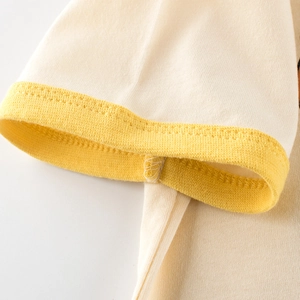 Kids cotton T-shirt with contrast yellow ribbed cuffs and detailed double-needle stitching