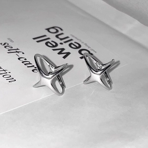 Boucles d'Oreilles Créoles Étoiles Tridimensionnelles Cuivre Plaqué Argent Design Géométrique Minimaliste Pour Femmes Bijoux Mode
