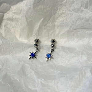 Boucles d'oreilles étoile en argent avec pierres bleues et pendentifs minimalistes à huit branches