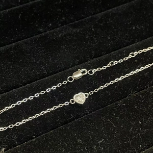 Elegant heart pendant bracelet with sparkling zircon in a luxury minimalist style
