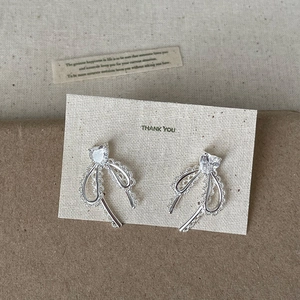 Boucles d'oreilles nœud en dentelle avec zircon cœur argenté pour un style ballet élégant