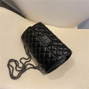 Women Quilted Crossbody Bag PU Leather Rhombic Pattern Metal Chain Strap Flip Cover Turn Lock Shoulder Bag Elegant