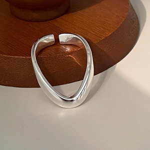 Sleek V-shaped wave silver open ring with polished organic fluid curves for women