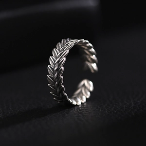 Vintage oxidized silver open ring featuring intricate wheat ear leaf relief patterns