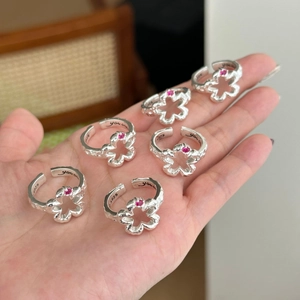 Hollow flower S925 silver open ring with pink zircon gemstone and engraved details