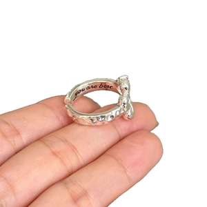 Adjustable silver hollow flower ring with hammer texture and cute bear motif