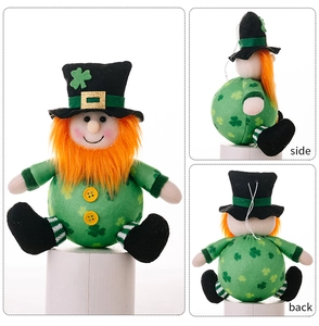 Vues de face, de côté et de dos du gnome de la Saint-Patrick avec chapeau à trèfles