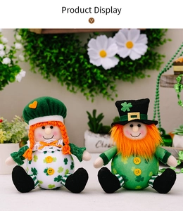 Détail d'ornements en peluche pour la Saint-Patrick avec sequins et trèfles verts