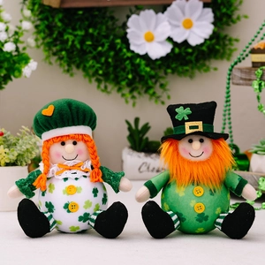Paire de lutins en peluche pour la Saint-Patrick avec chapeaux verts et trèfles