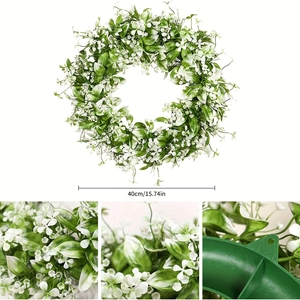 Detalle de corona de flores blancas de 40cm con hojas verdes y gancho de suspensión robusto