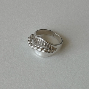 Detail of silver knot ring with hollow double-layer design and adjustable open band