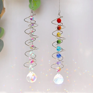 Set acchiappasole a spirale con perle arcobaleno e prismi di cristallo sfaccettati