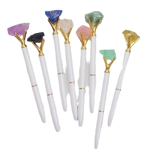 Set van 8 witte balpennen met kleurrijke ruwe kristallen stenen en gouden metalen details