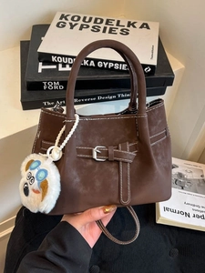 Sac À Main Femme En Cuir PU Avec Surpiqûres Contrastées Sac À Bandoulière Rétro Avec Pendentif Chien En Peluche Pour Voyage