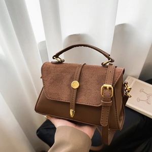 Braune Vintage Leder- und Wildleder-Umhängetasche mit eleganter Goldschnalle und Gurt