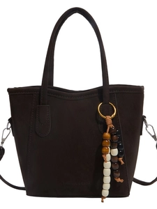 Dunkelbraune Wildleder-Eimertasche mit bunten Holzperlen und abnehmbarem Gurt