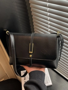 Sac À Bandoulière En Cuir PU Vintage Pour Femmes Petit Sac Carré À Rabat Rétro Sac À Main Commuter Avec Boucle Dorée