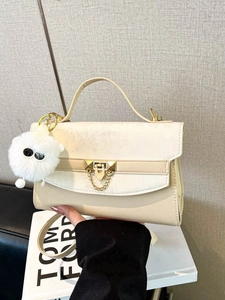 Dames PU Leren Crossbody Tas Mode Geplooide Flap Schoudertas Met Kettingslot En Pluizige Monster Hanger Handtas