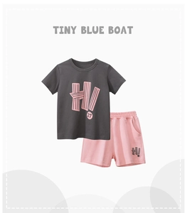 Set t-shirt grigia in cotone con stampa 'Hi!' e pantaloncini rosa con coulisse per bambini