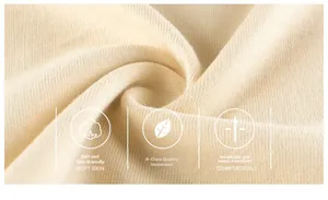 Détail macro du tricot en coton beige doux de classe A montrant la texture respirante