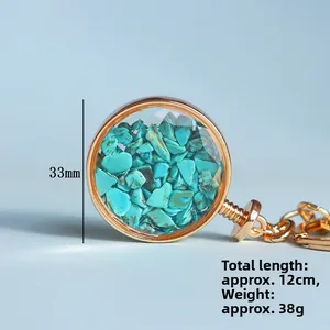 Dettaglio del portachiavi bottiglia dei desideri in cristallo con pendente da 33mm