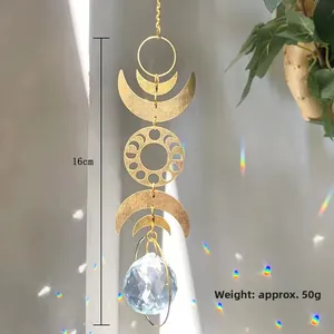 Detail van de 16cm maanfase zonnevanger met kristallen bol weegt circa 50g