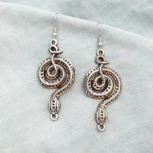 Orecchini A Serpente Gotico Vintage Argento Antico Metallo Spirale Cobra Ganci Simboli Runici Gioielli Vichinghi Uomo E Donna