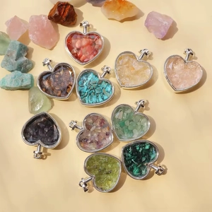 Collana a cuore porta profumo in cristallo con pietre naturali e montatura argentata